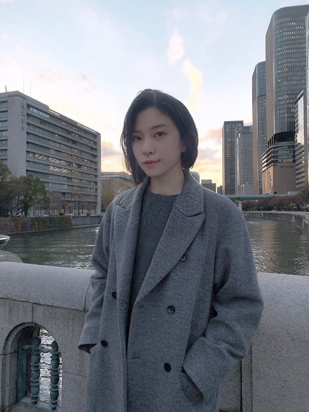 画师岸田梅尔沉迷女装